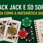 cartas de blackjack com fichas de apostas e caderno com fórmulas matemáticas