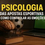 Cérebro cenográfico sobre livro ao lado de óculos, bola de futebol e tela com jogo, com texto sobre psicologia das apostas esportivas.